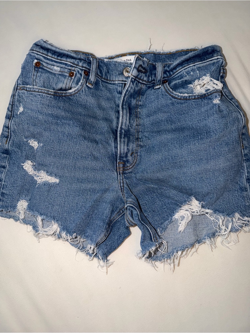 Abercrombie & Fitch The 4” mom short high rise
